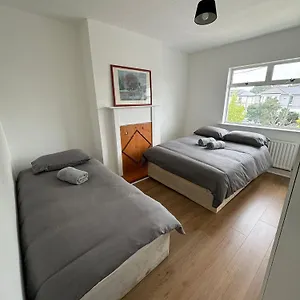  Guest house Nice Triple At 2 Iveragh Rd-7 Ireland